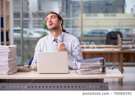 Young male employee working in the office Young male employee working in the office 76068395