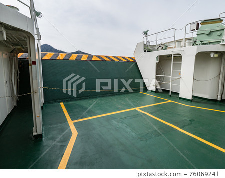 Doorway inside the cargo ship 76069241
