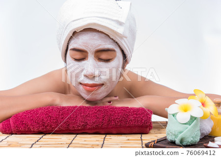Asis beautiful young woman relaxing with spa Asis beautiful young woman relaxing with spa 76069412