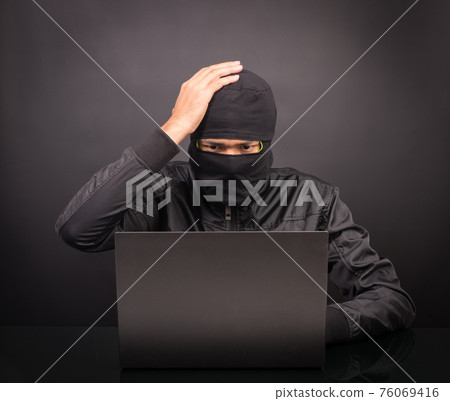 Computer hacker dizziness or headache Computer hacker dizziness or headache 76069416