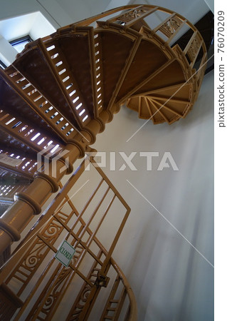 螺旋樓梯 76070209