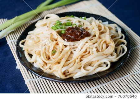 乾拌麵 76070640