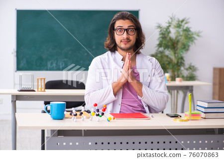 Young male physicist in the classroom Young male physicist in the classroom 76070863