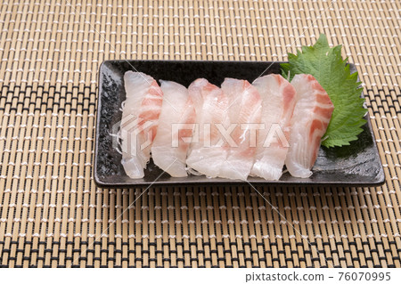 Seafood sashimi 76070995