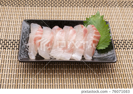 Seafood sashimi 76071083