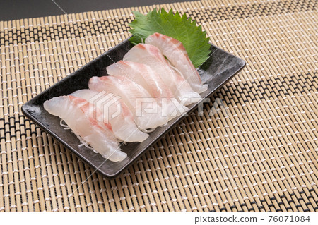 Seafood sashimi 76071084
