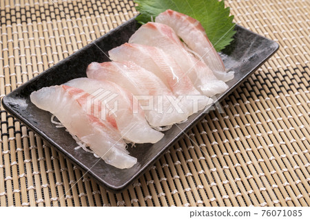 Seafood sashimi 76071085