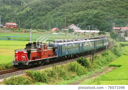 JR West DD51 + 12 series + Kiha 47 JR West DD51 + 12 series + Kiha 47 76071096