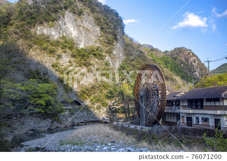 Saiki City Honjo's biggest water turbine in Japan 76071200