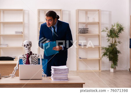 Dead employee working in the office Dead employee working in the office 76071398