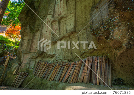 山形的名寺，翠綠的立石寺（山寺），彌田洞 76071885