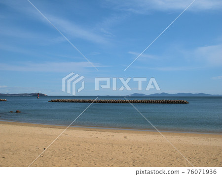 Kira Waikiki Beach 76071936