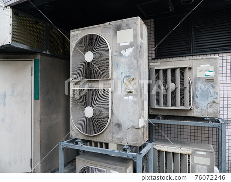 Dirty old outdoor unit equipment Dirty old outdoor unit equipment 76072246