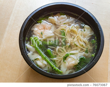 Close up shot of Wonton noodles 76073067