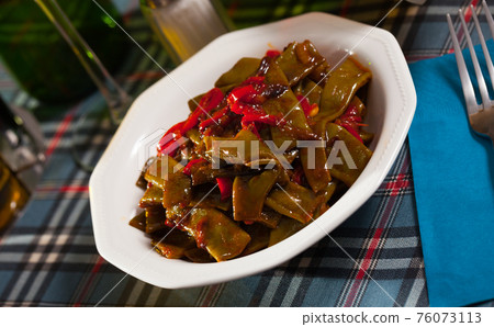 Stewed green beans with pepper Stewed green beans with pepper 76073113