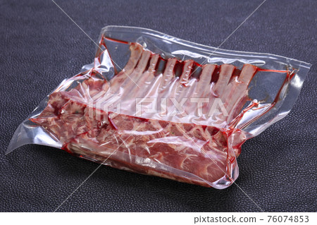 Raw rack of lamb 76074853
