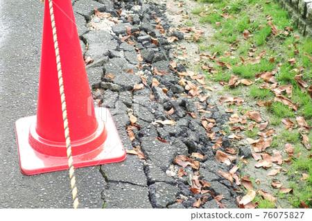 Collapsed road 76075827