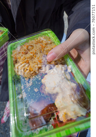 是的,午餐! 是的,午餐! 76077151