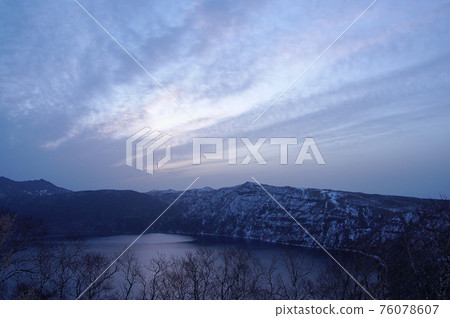 Lake Mashu at dawn with thin clouds in the sky Lake Mashu at dawn with thin clouds in the sky 76078607