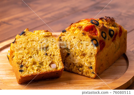 Curry-flavored cake sale 76080511