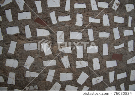 Background of concrete and pieces of ceramic tiles. Texture, background. 76080824