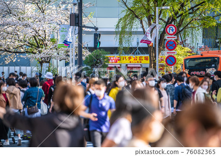 日本東京的街景已經被提升了，但很多人已經在那裡了……櫻花盛開。空飄飄3密避...=3月29日澀谷 76082365