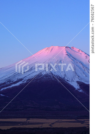 Clear sky and Benifuji (Lake Yamanaka) Clear sky and Benifuji (Lake Yamanaka) 76082567