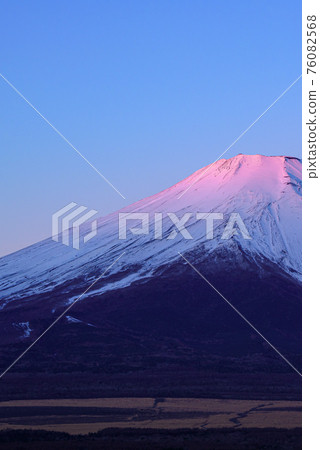 Clear sky and Benifuji (Lake Yamanaka) Clear sky and Benifuji (Lake Yamanaka) 76082568