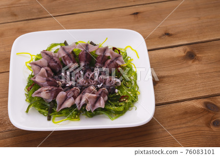 煮螢火蟲魷魚 76083101