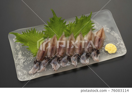 未加工的螢火蟲魷魚生魚片圖像 76083114