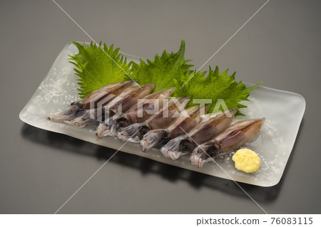 未加工的螢火蟲魷魚生魚片圖像 76083115