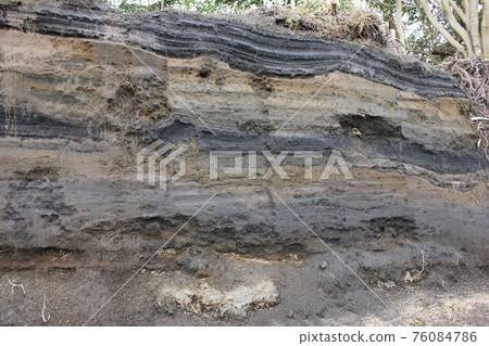 Strata  -  STRATUM  -  76084786