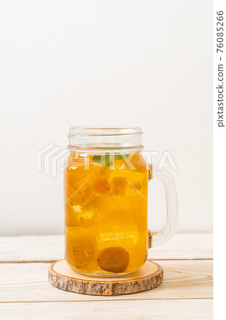 Chinese plum juice 76085266