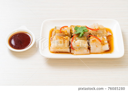 Chinese Steamed Rice Noodle Rolls 76085280