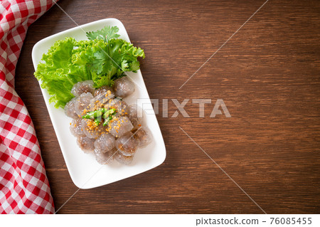 Steamed Tapioca Dumplings with Pork 76085455
