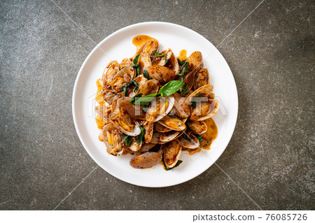 Stir Fried Clams with Roasted Chilli Paste Stir Fried Clams with Roasted Chilli Paste 76085726