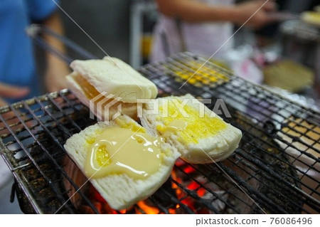 Grilled steamed buns Grilled steamed buns 76086496