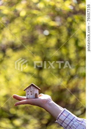 手掌中的小房子（春版清新綠底） 76087536