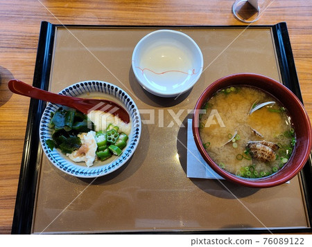Sticky salad and clam miso soup 76089122