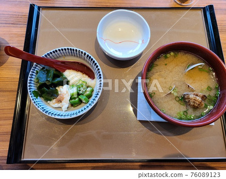 Sticky salad and clam miso soup Sticky salad and clam miso soup 76089123