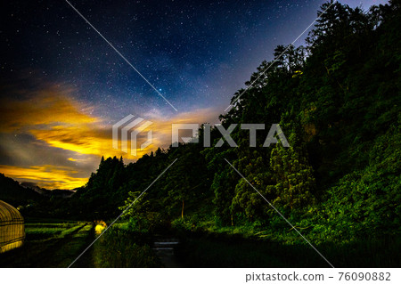 夏夜飛螢火蟲 76090882