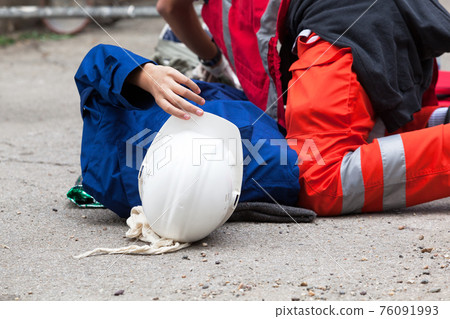 Work accident. First aid. 76091993