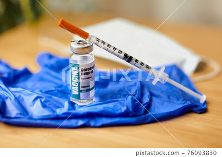 Coronavirus or COVID-19, 2019 - nCoV vaccine in a bottle with syringe Coronavirus or COVID-19, 2019 - nCoV vaccine in a bottle with syringe 76093830