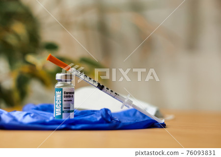 Coronavirus or COVID-19, 2019 - nCoV vaccine in a bottle with syringe Coronavirus or COVID-19, 2019 - nCoV vaccine in a bottle with syringe 76093831
