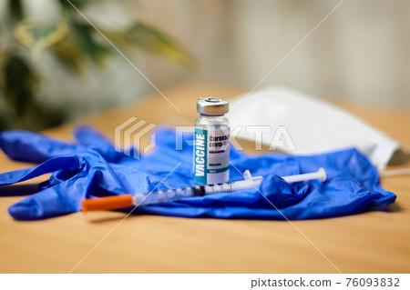 Coronavirus or COVID-19, 2019 - nCoV vaccine in a bottle with syringe Coronavirus or COVID-19, 2019 - nCoV vaccine in a bottle with syringe 76093832