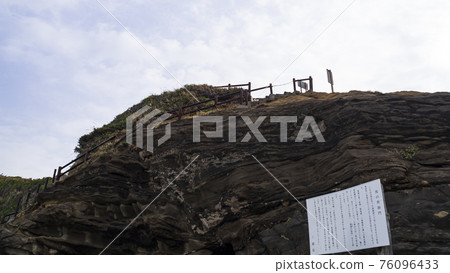 位於湘南三浦半島最南端的神奈川縣三浦市城島的馬之聖堂 位於湘南三浦半島最南端的神奈川縣三浦市城島的馬之聖堂 76096433