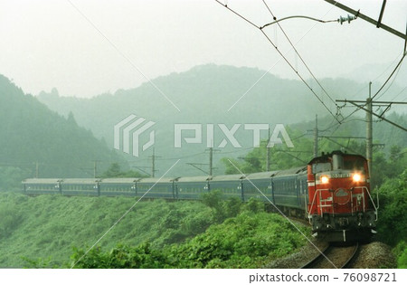 JR西日本DD51+JR東日本24系臥舖特快出雲 76098721