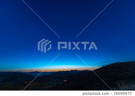 小野之原牧場的日出 76099477