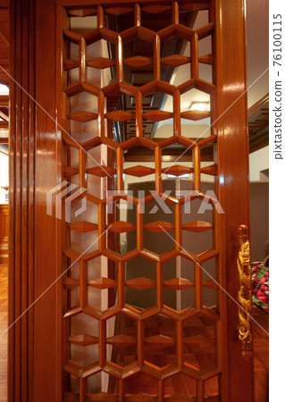 close up of wood door , Wooden interior door with handle 21 Oct 2006 76100115