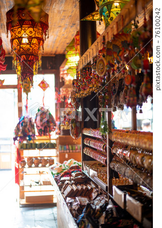 亞洲民族雜貨紀念品商店 76100242